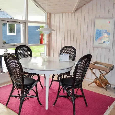 Two-bedroom Holiday In * Hals